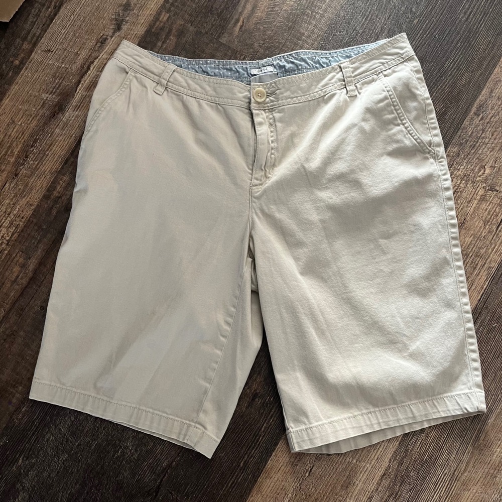 Liz Claiborne Khaki Shorts Stretch Casual Everyday Comfort Size 18‎
